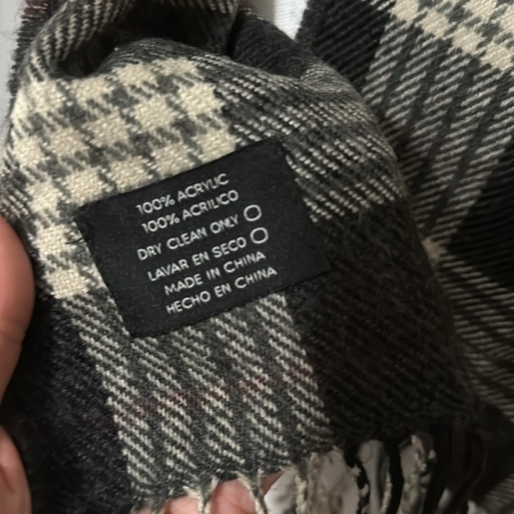 Scarf-Gray Tones Plaid-8x67-EUC-Acrylic - Picture 6 of 14